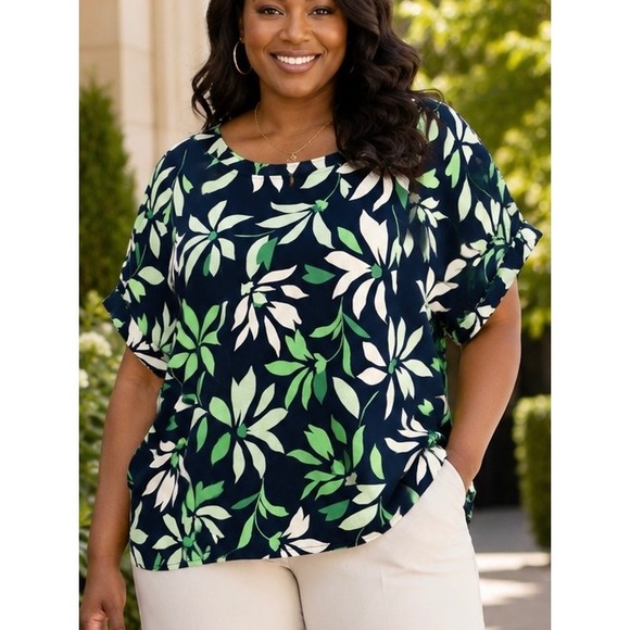 Lane Bryant Tops - Lane Bryant Navy Green Floral Linen Blend Top 18/20 Short Sleeve Boxy Blouse